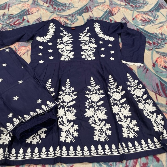 🌹PAKISTANI TWO PIECE COORD SET CHICKENKARI PEPLUM LAWN SUMMER SET🌹 - Picture 4 of 6